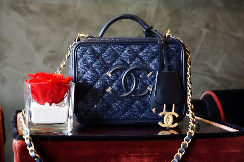 Vanity leather handbag Chanel Black in Leather - 25677815